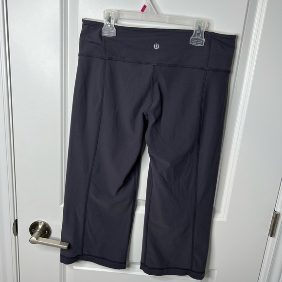 LULULEMON Reversible Groove Crops - Grey - Picture 5 of 7